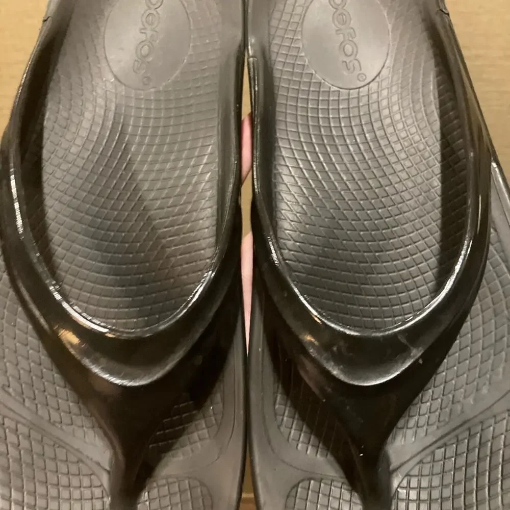 Oofos Flip Flop Sandals Black Rubber Women's 10